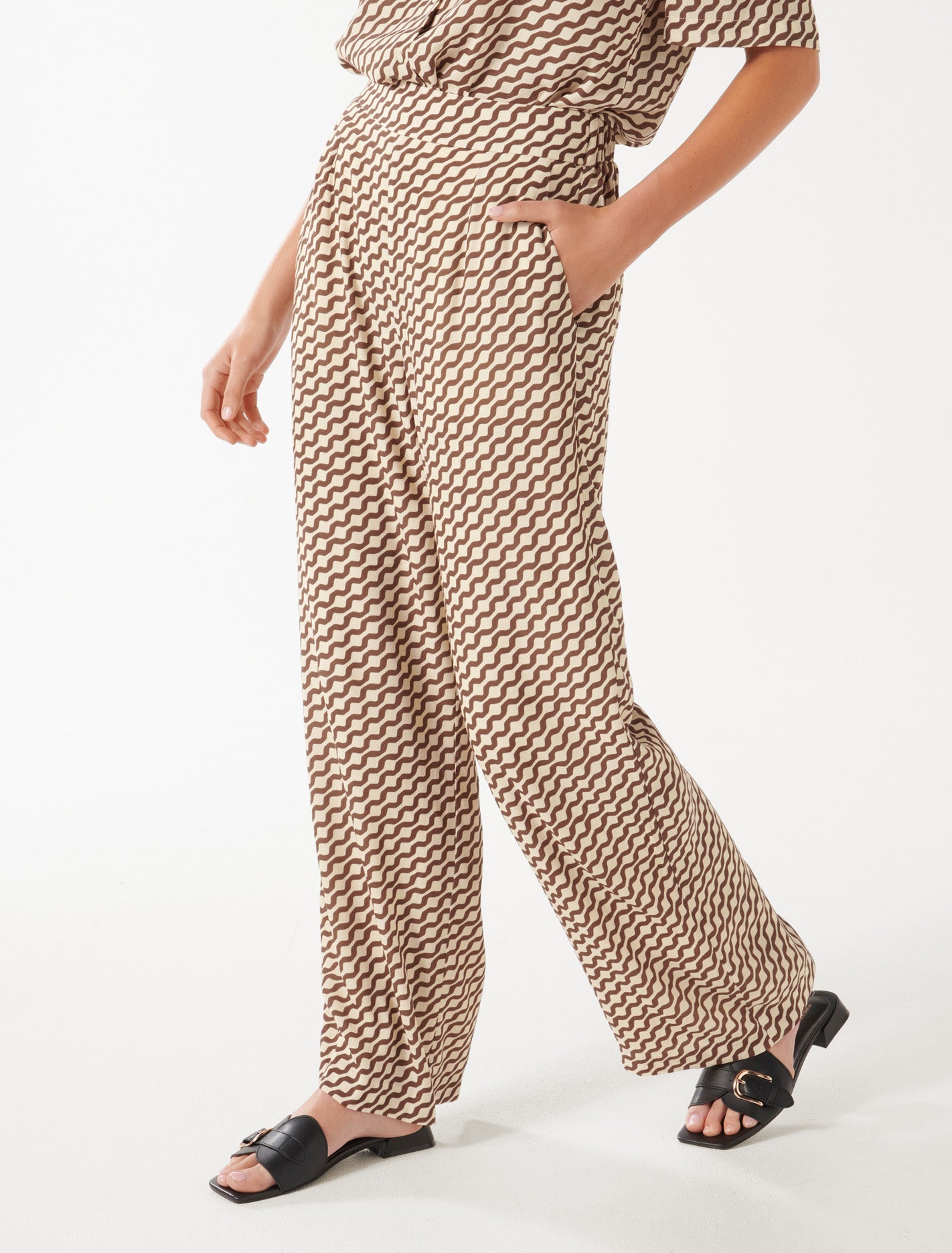 Flora Floaty Pull On Pants